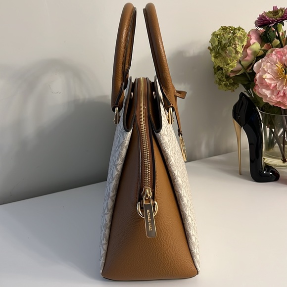 MICHAEL KORS Maxine Vanilla/Acorn MK Dome Satchel Handbag - Picture 4 of 10